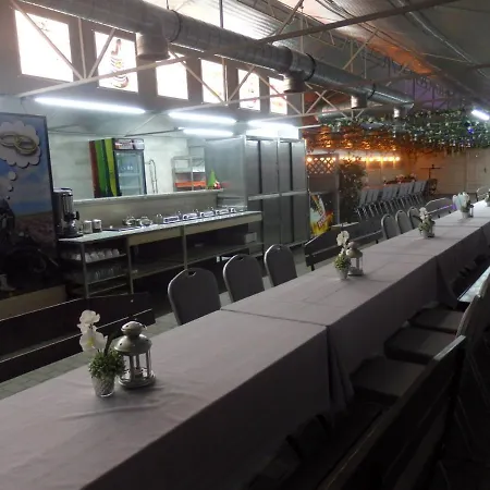 홀리데이파크 Gosciniec - Byla Baza Wojskowa 보르네 술리노보