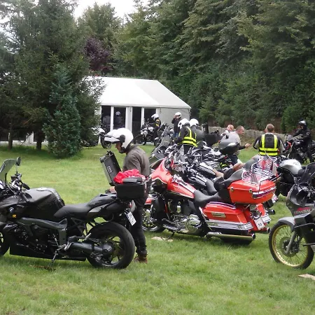 Gosciniec - Byla Baza Wojskowa 홀리데이파크 보르네 술리노보