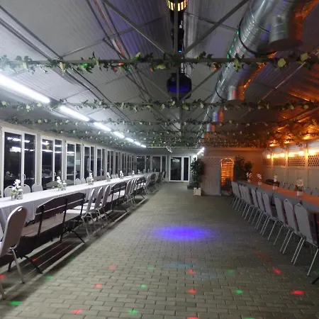 Gosciniec - Byla Baza Wojskowa 홀리데이파크 *