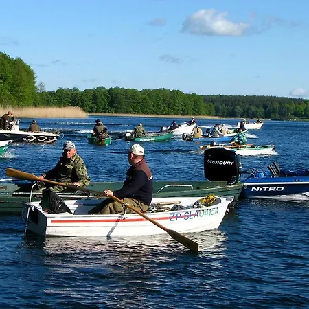 Gosciniec - Byla Baza Wojskowa 홀리데이파크 *