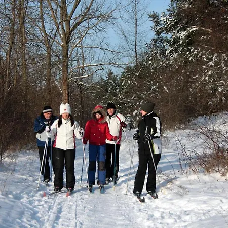 홀리데이파크 Gosciniec - Byla Baza Wojskowa 보르네 술리노보