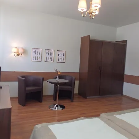 홀리데이파크 Gosciniec - Byla Baza Wojskowa 보르네 술리노보